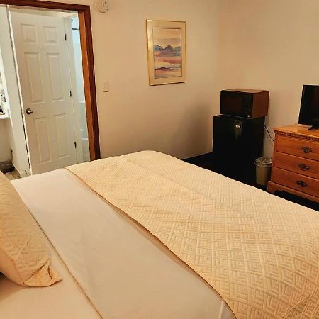 Silver Saddle Motel 马尼温泉 外观 照片