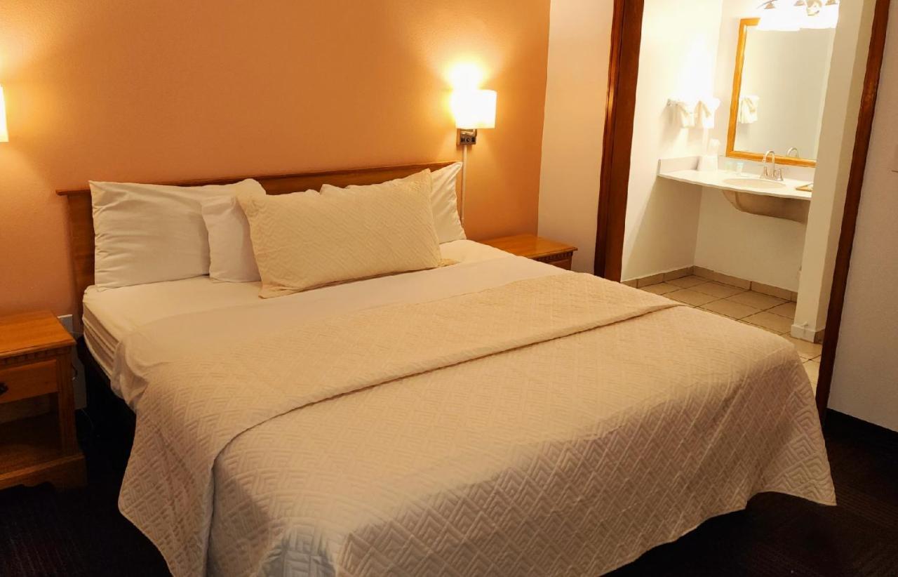 Silver Saddle Motel 马尼温泉 外观 照片
