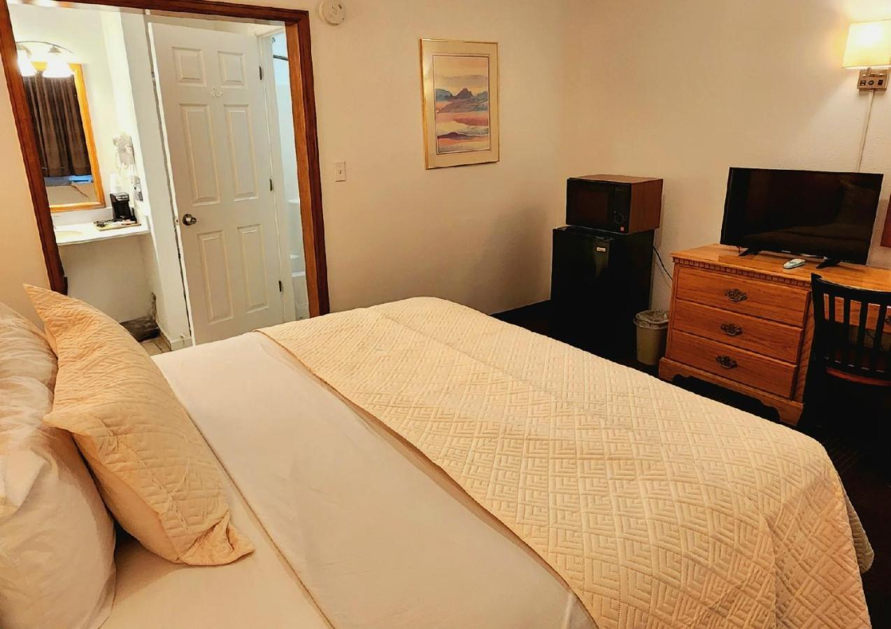 Silver Saddle Motel 马尼温泉 外观 照片