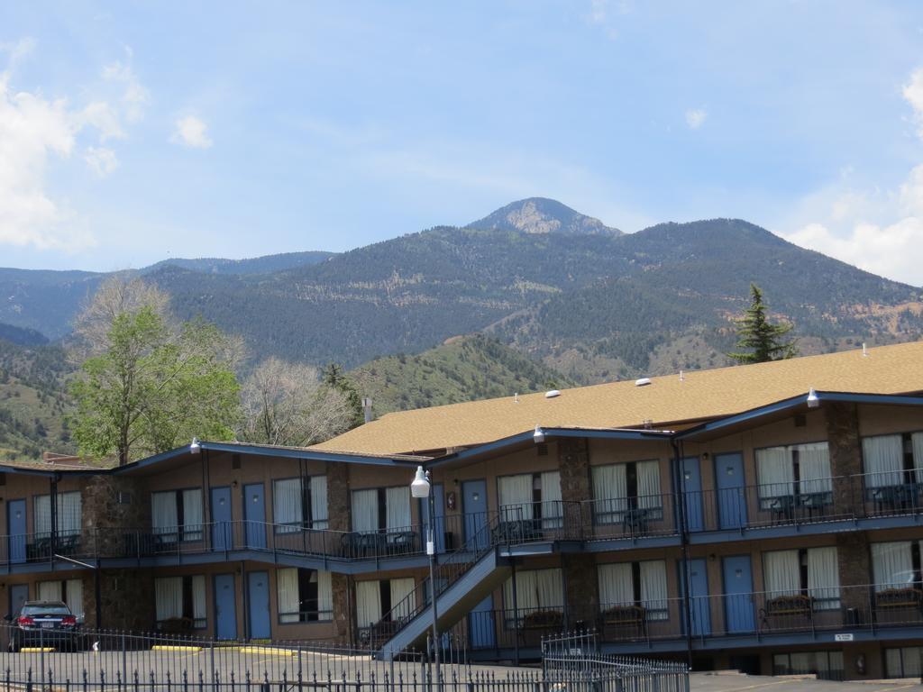 Silver Saddle Motel 马尼温泉 外观 照片