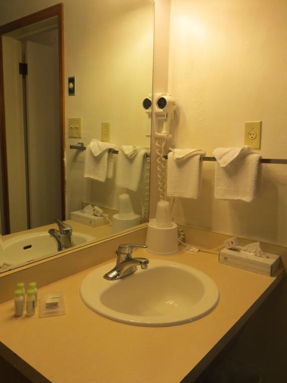 Silver Saddle Motel 马尼温泉 外观 照片