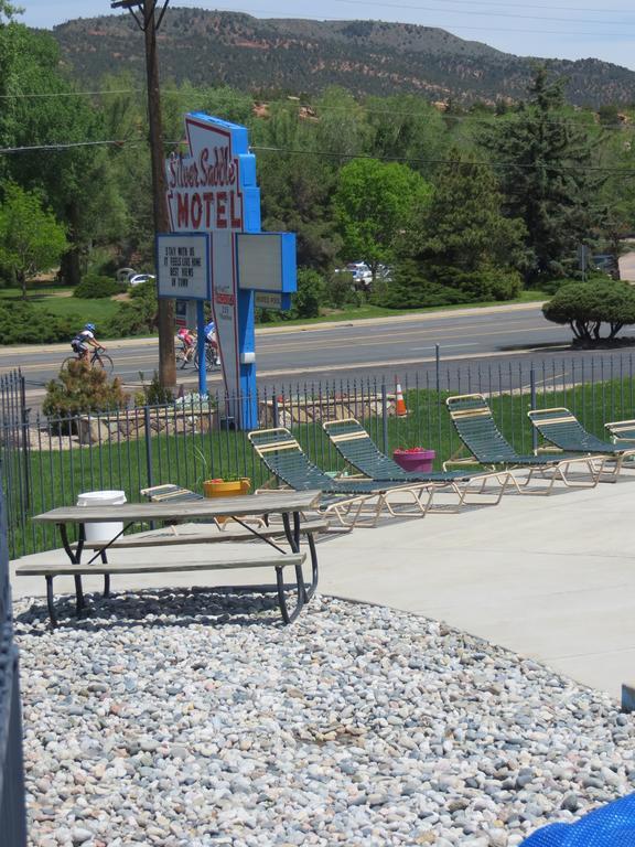 Silver Saddle Motel 马尼温泉 外观 照片