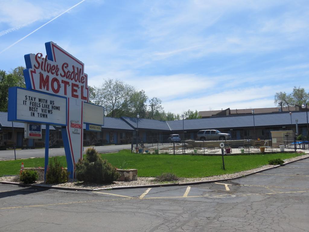 Silver Saddle Motel 马尼温泉 外观 照片