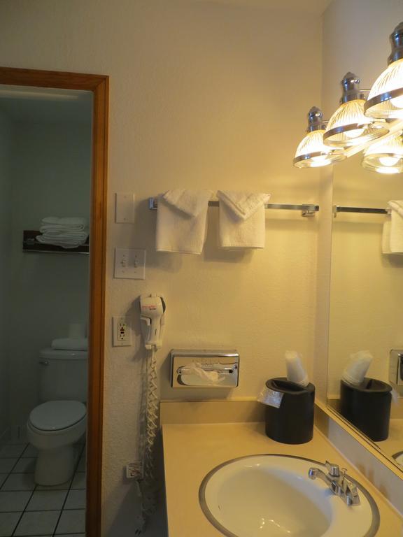 Silver Saddle Motel 马尼温泉 客房 照片