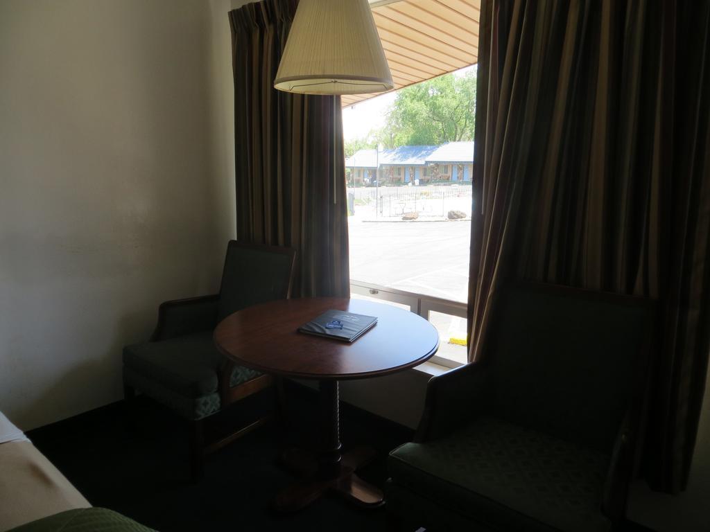 Silver Saddle Motel 马尼温泉 外观 照片