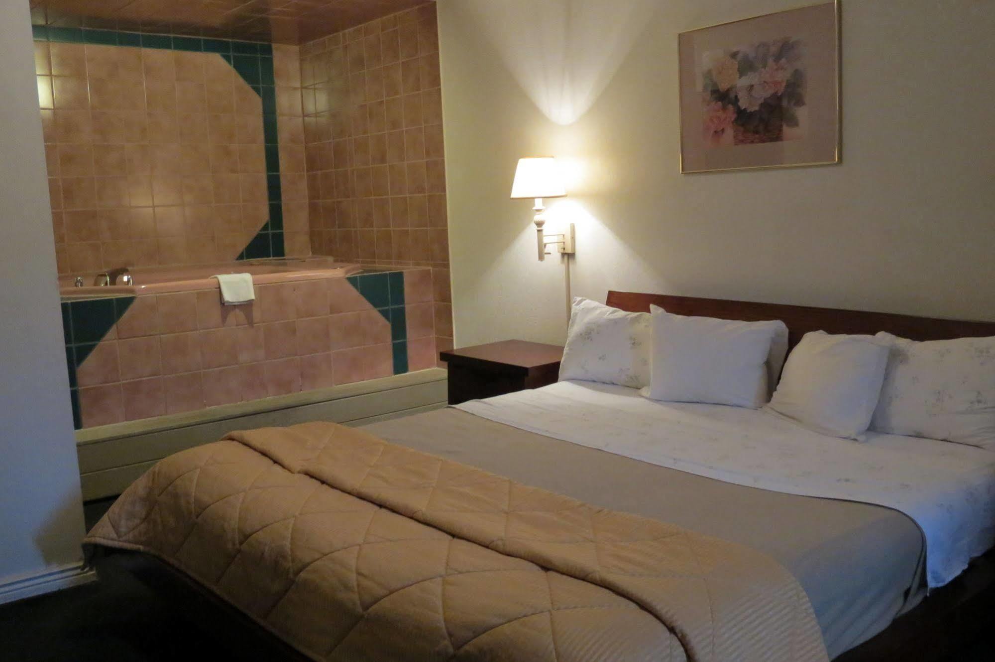 Silver Saddle Motel 马尼温泉 外观 照片