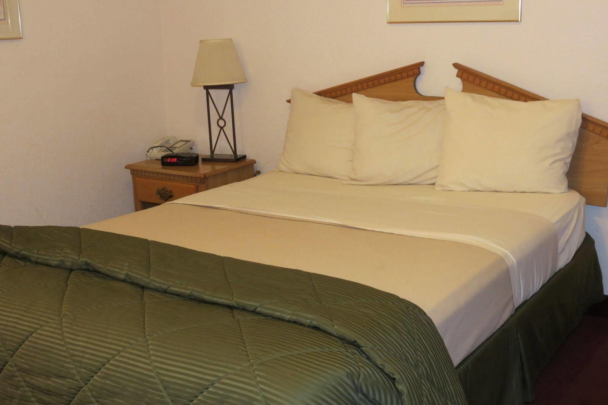 Silver Saddle Motel 马尼温泉 外观 照片